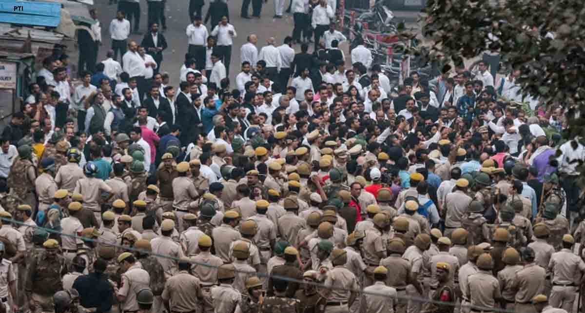 police clash delhi