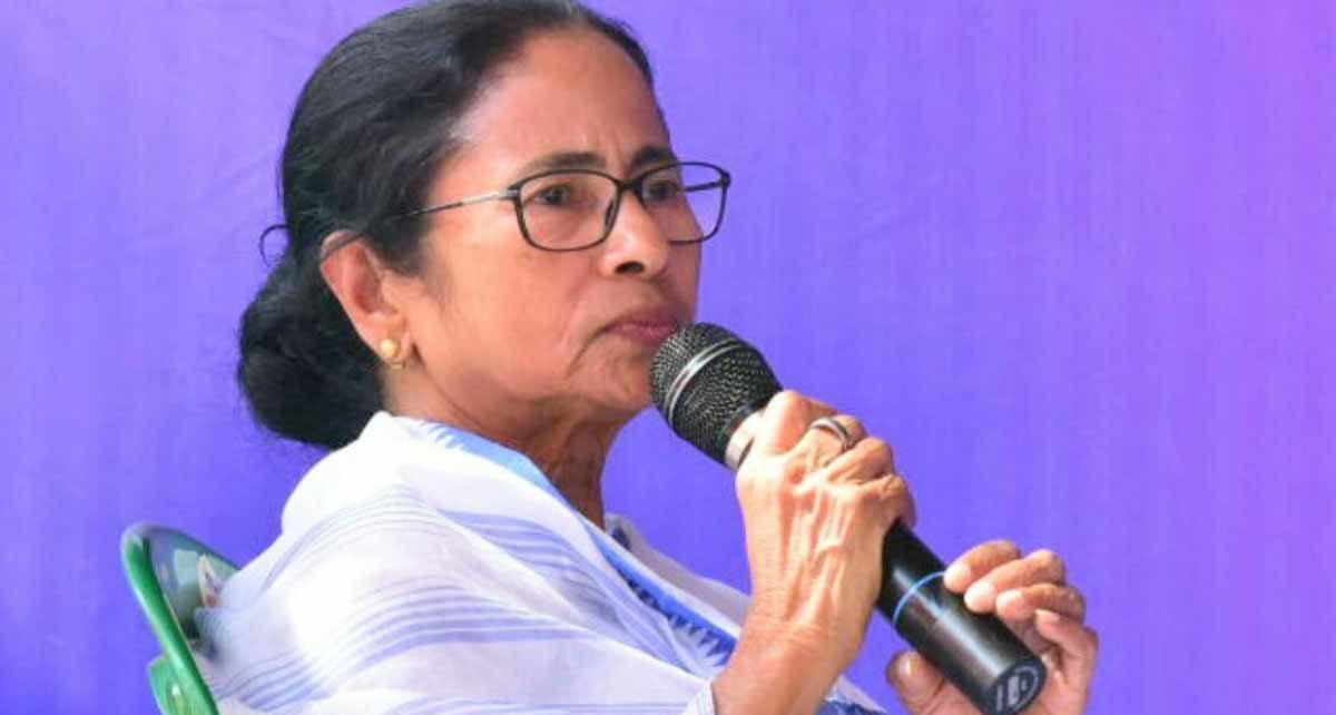 'குஜராத் மாடலில் நடந்த இனப்படுகொலையே டெல்லி வன்முறை' - மம்தா பானர்ஜி